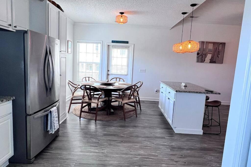 Walk To The Beach-Sleeps 10 And Golfcart Myrtle Beach Zewnętrze zdjęcie
